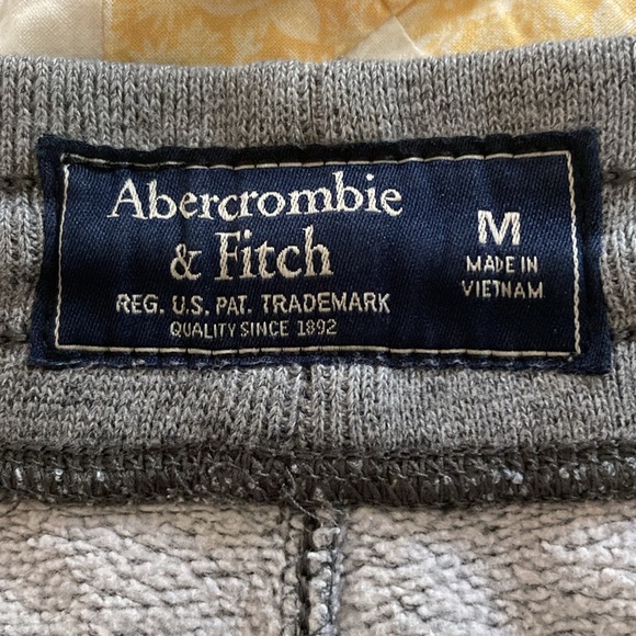 Abercrombie & Fitch mens med. heather gray  fleece shorts athleisure loungewear - Picture 3 of 8